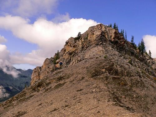 Typical small cliffs to scramble on Junction mountain north ridge