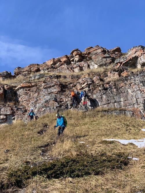 Ramblers descend the crux cliff on Wind Ridge