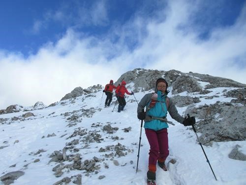 Leaving the summit of Mount Roberta