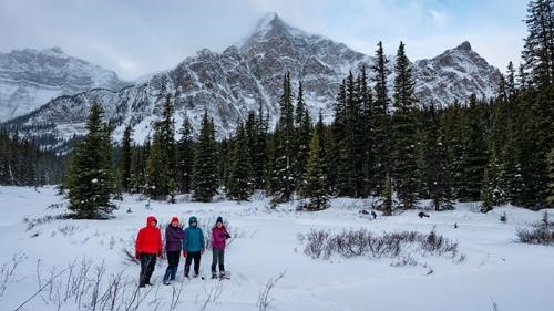 Twin Lakes Meadows at 2004m elevation was a bit windy and chilly. Cristina, Teresa, Jane and Glenda
