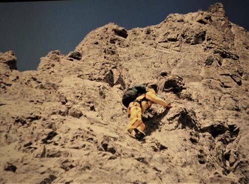 {256 a we} descends the second crux pitch on Devil's Head Mountain