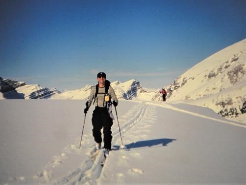 {655 Stuart Dechka} crosses the wide bench below Crowfoor Mtn.