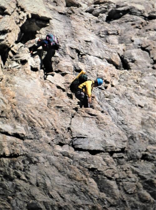 {256 a we} in yellow and unknown descend a tricky section of Mt. Stephen