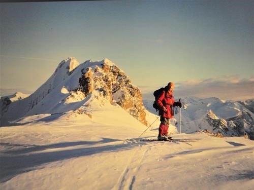 {265 alistair desmoulins} on the ridge of Mt. Maude