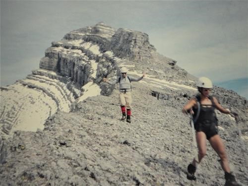 {532 j du} and {581 su mcc} descend from the summit block of Mt. Bogart