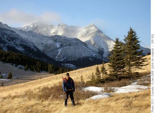 Cornelis hiking towards Boundary Pine on ridge West of Fir Ck