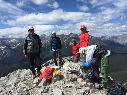 {906 c vo}, {1701 u m}, {2024 mi br}, {1284 y i}, and {168 si gal} at the summit