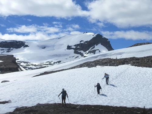 Crossing the plateau above Noseeum Lake