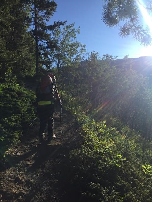 {976 je pr} starting up the Lantern Creek trail