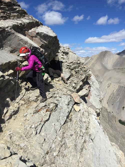 {976 je pr} and {1700 r wi} at exposed crux bypass just before the summit
