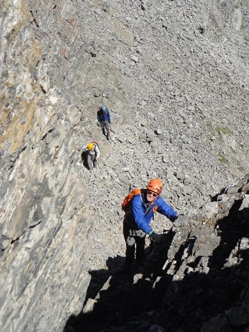 {1835 ev j} ascends crux gully on Ship's Prow Peak, {1456 cl p} and {2273 bri robi} below. 