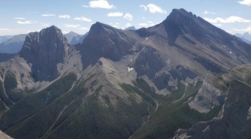 Three Sisters seen from the approach ridge to Ship's Prow