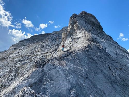 Tricky route-finding on Compression Ridge (photo courtesy Simon)