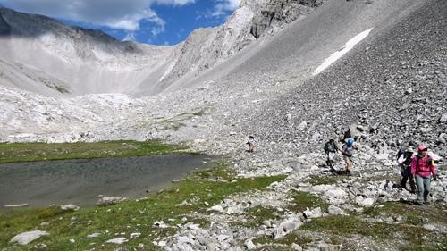 Hiking around the second tarn