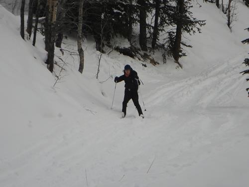 {2086 t mi} crosses possible avalanche slope from Skogan Pass to Dead Man's Flats