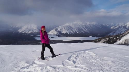 Glenda with Spray Lakes in the background.