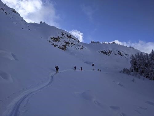 Ramblers traverse below the cliff face enroute to Wawa Ridge
