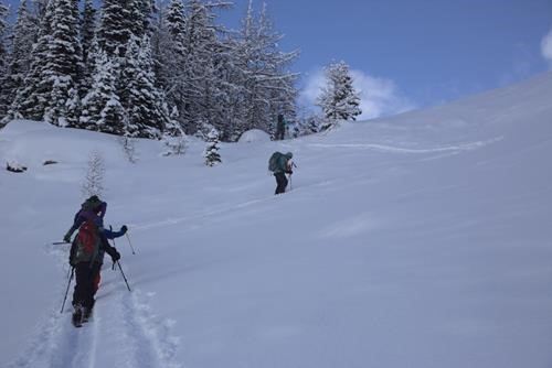Ramblers ski out of the Cliff Traverse section heading to Wawa Ridge