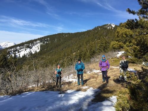 {1874 pa cox}, {2207 k wo}, {212 d mu}, and {2306 bi v} hiking along the ridge