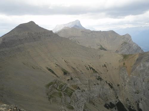 The Rundle Range from summt1 of the East End of Rundle