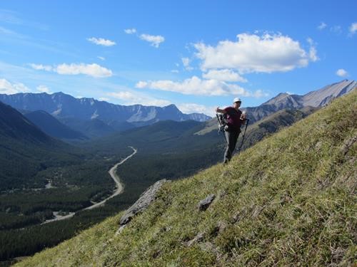 {1564 Teresa Les} and the Highwood Valley on the steep descent off West Mist Hill