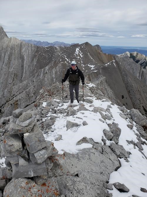 {2007 Simon Garside} on the summit ridge.