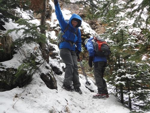 {1819 ba ti} negotiates a tricky step on descent of Wind Ridge with assistance from {1456 cl p}