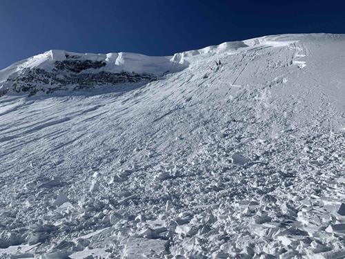 Cornice Collapse on Quartz Ridge near Sunshine Ski Resort: estimated 3.5 size avalanche