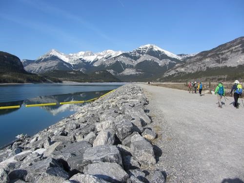 A sunny and rare wind-free start across Barrier Dam