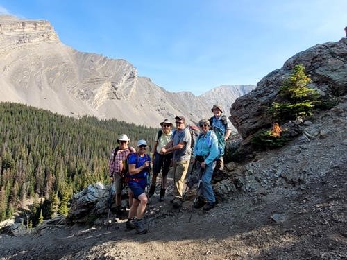 Group photo before descending to the first Picklejar Lake