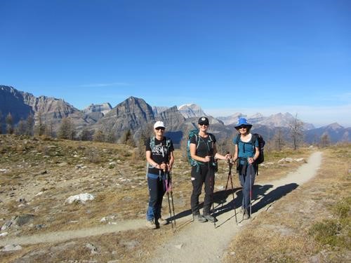 At Healy Pass: {2468 Lau Mac}, {2454 Cheryl Nix} & {2017 donna Rutherford}