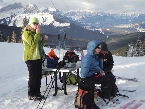 Lunch on Skogan Pass