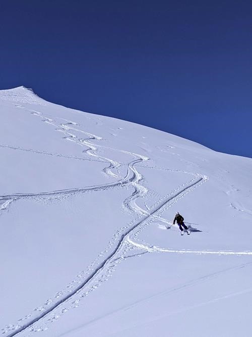 Skiing down the outlier of Hilda Peak
