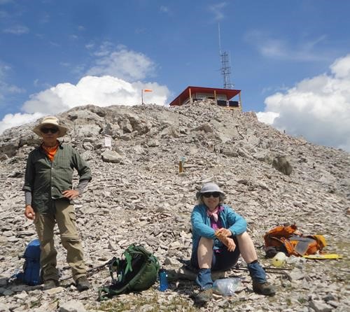 {1900 le gee} and {1566 ja ca} enjoy lunch on Moose Mtn.