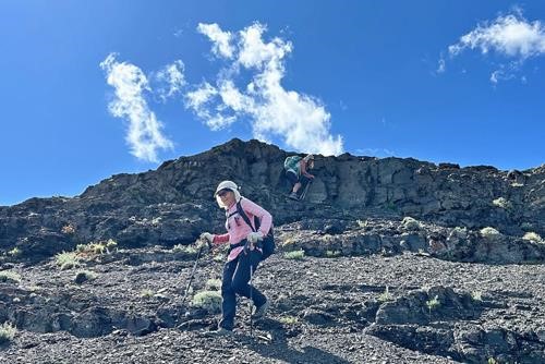 Some light scrambling (optional) along Monola's east ridge