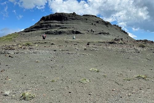 Climbing back up to the east ridge of Monola Pk on our return