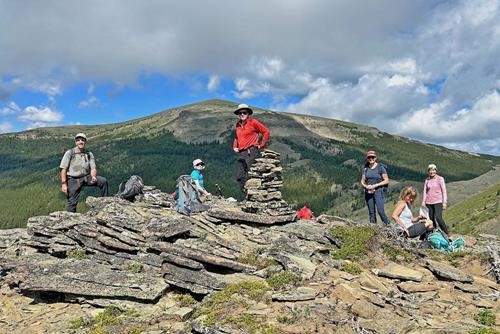 At the first "summit" of the east ridge (Monola Pk in bkg)
