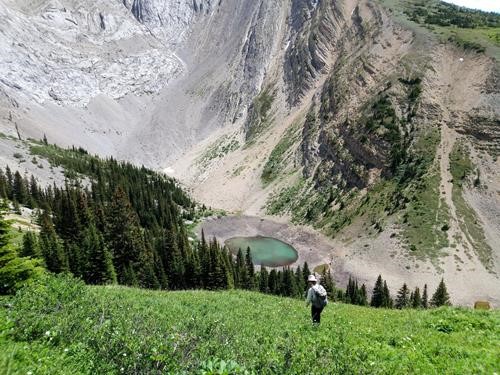 Descending to the much reduced tarn