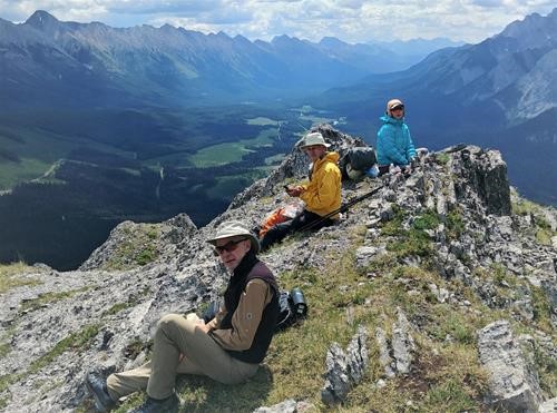 Lunch at Taiga Viewpoint: Opal range on the horizon