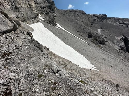 Bypassing the first snow patch on the left (photo courtesy {2007 si gar})