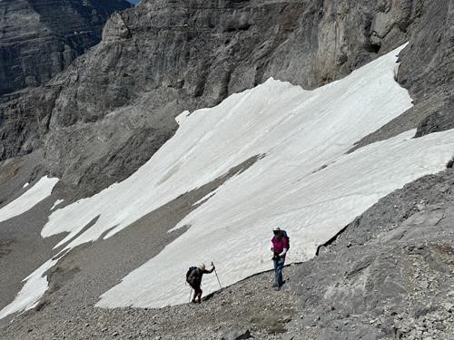 Bypassing the 2nd snow patch on the right (photo courtesy {2007 si gar})