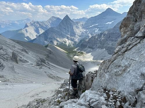 Heading down. Peaks L to R: Fischer, Kidd, Ribbon, South Kidd, Bogart (photo courtesy {2007 si gar})
