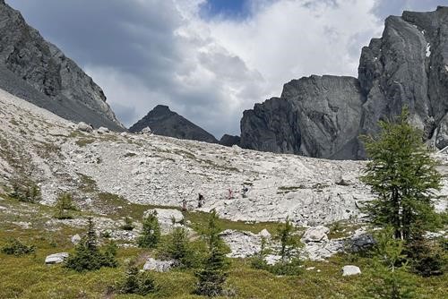 Descent toward Chester Lake (The Fortress in bkg)