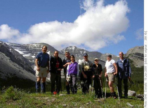 Cornelis, Ricardo, Andy, Lupita, Mark, Karen, Alicja and David at the viewpoint 1km West of Camp