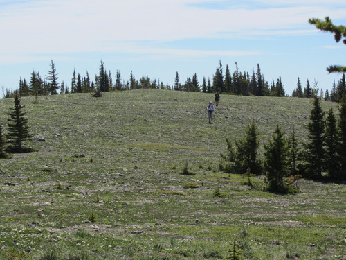 crossing a windy flat spot on the ascent