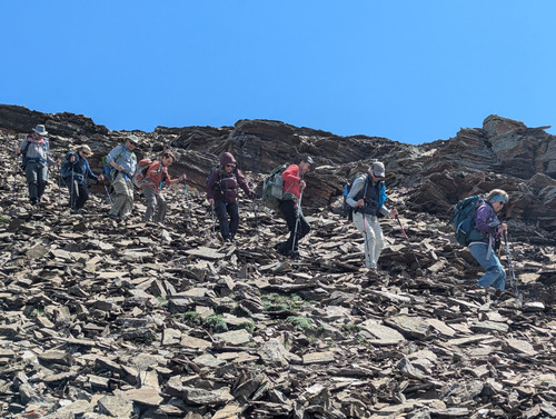Descending from the SE peak on dinner-plate scree