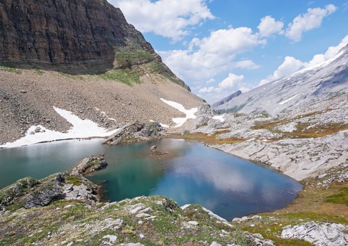 Last year in early July, this tarn was already drying. 