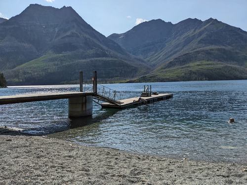 Cooling off while waiting for the boat ride - photo from Ulrike