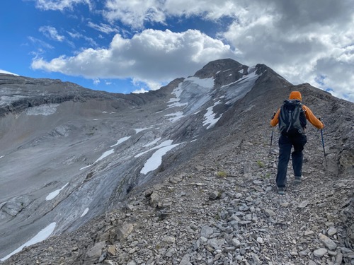 The summit is a lot further away than it looks - we are still over an hour away! The summit is a lot further away than it looks - we are still over an hour away!