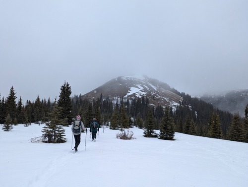 Approaching the ridge. 